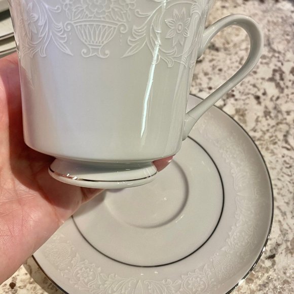 Vintage Lovelace by Crown Victoria Fine China - 2 - 5 Pc Place Settings - Picture 5 of 16